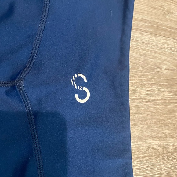 Curves and combat boots shorts - Picture 5 of 5